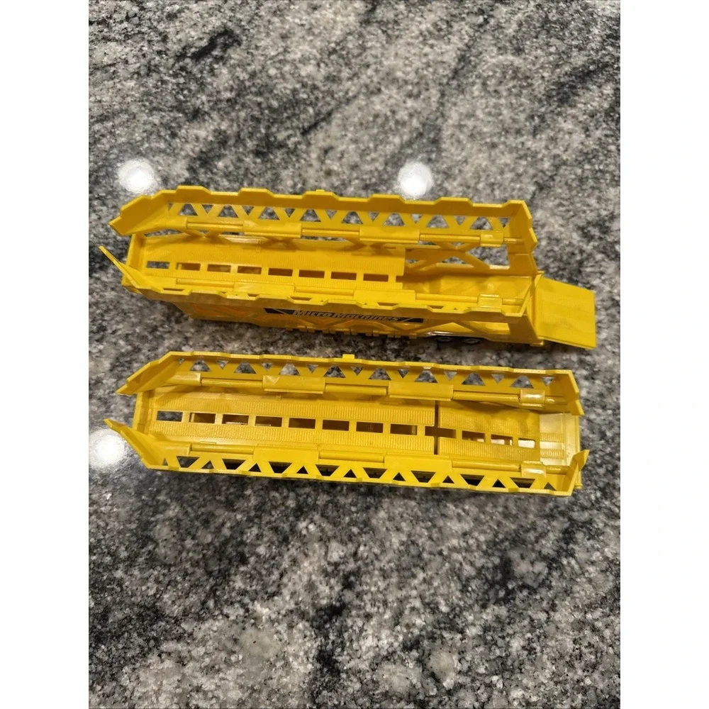 Galoob Micro‎ Machines 2 Big Rig Hauler Car Carrier Yellow Trailer Enclosed